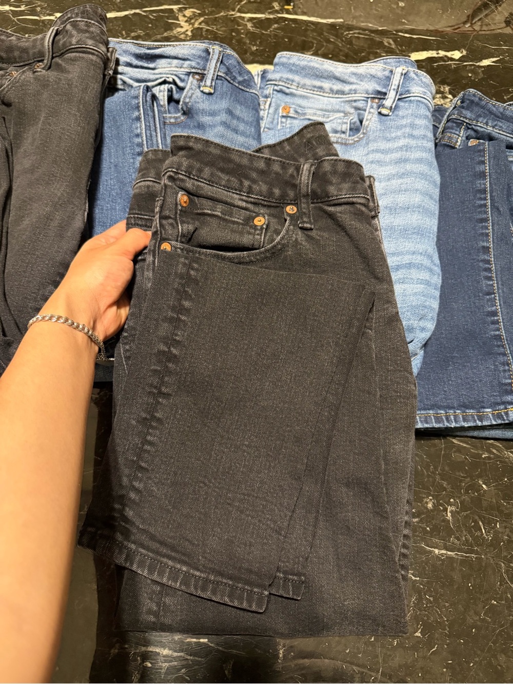 5 pair of American Eagle Outfitters jeans4 are size 31✖️30 & 1 black is 32✖️30 - Picture 8 of 10